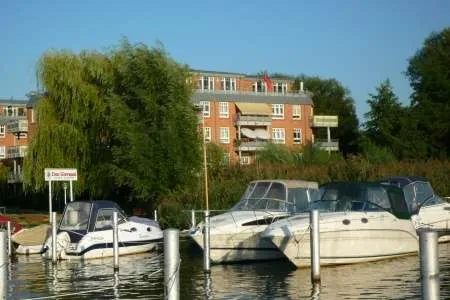 Schicke 2,5 -Zimmerwohnung mit Balkon und EBK direkt am Yachthafen!!!! — photo 1